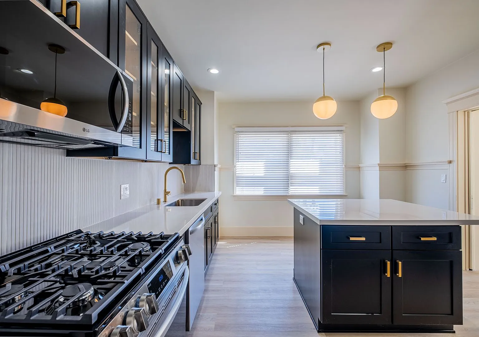 Catalina Residences — Photo 1