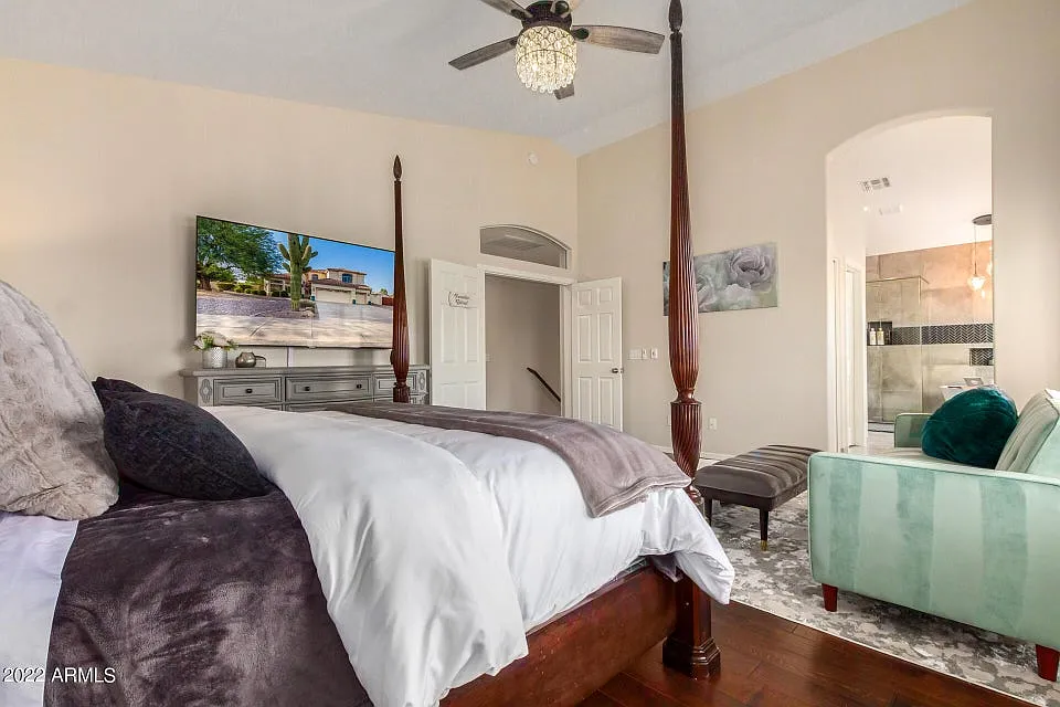 5 bed, 3694 sqft, $27,000 — Photo 2
