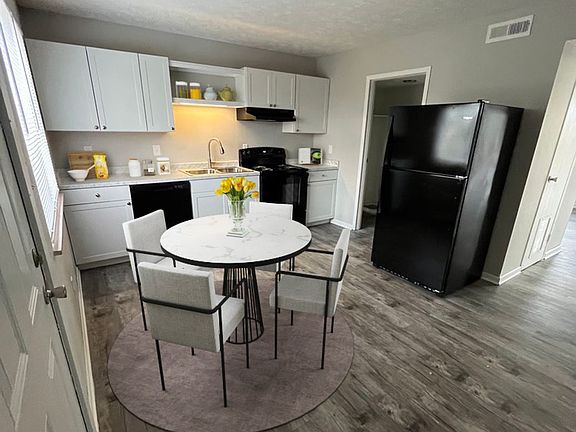 3rd image of 903 Mimosa Heights Dr #2