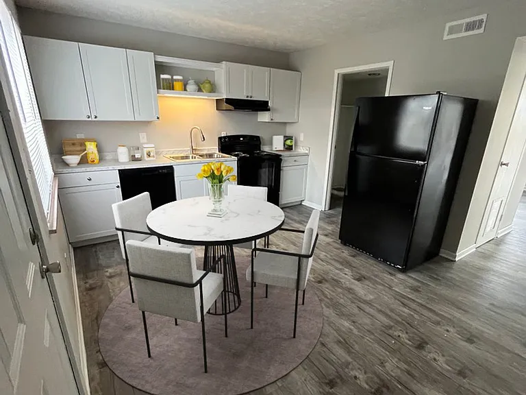 Rand at Mimosa Apartments — Photo 7