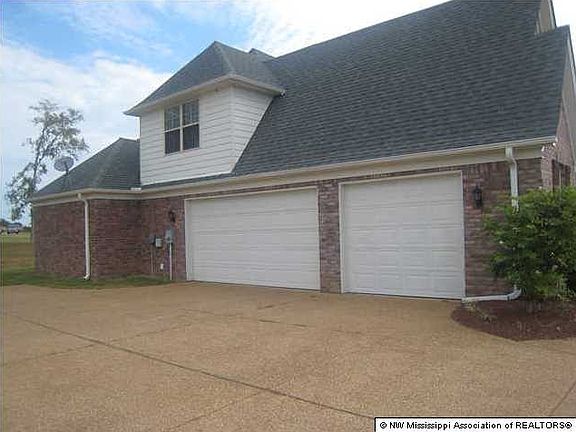 3rd image of 4714 Shinault Ln