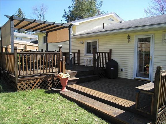3rd image of 102 Stonecrest Dr