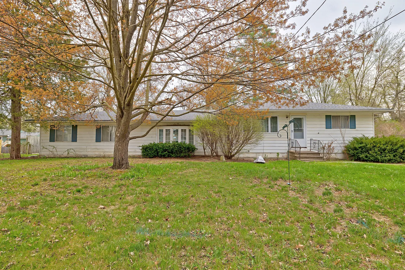 240 Schorn Dr photo 1