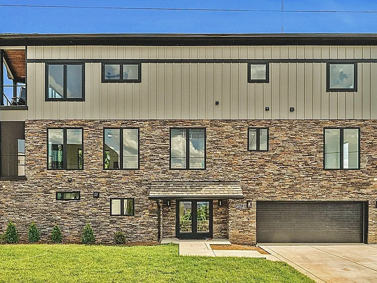 6011 Hill Cir — Photo 1