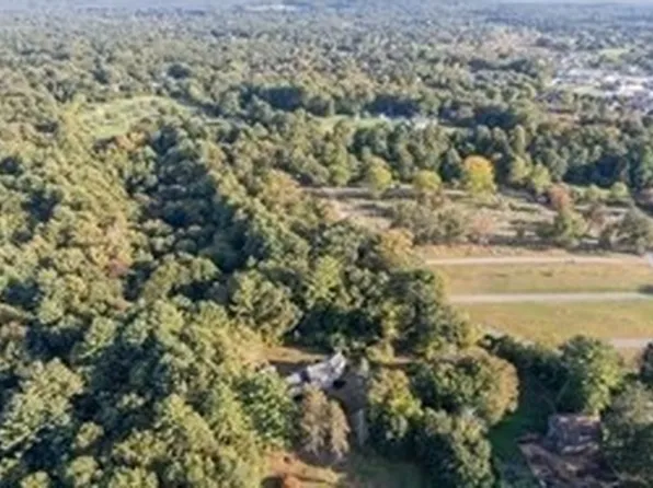 17-17A Glezen Ln, Wayland, MA 01778