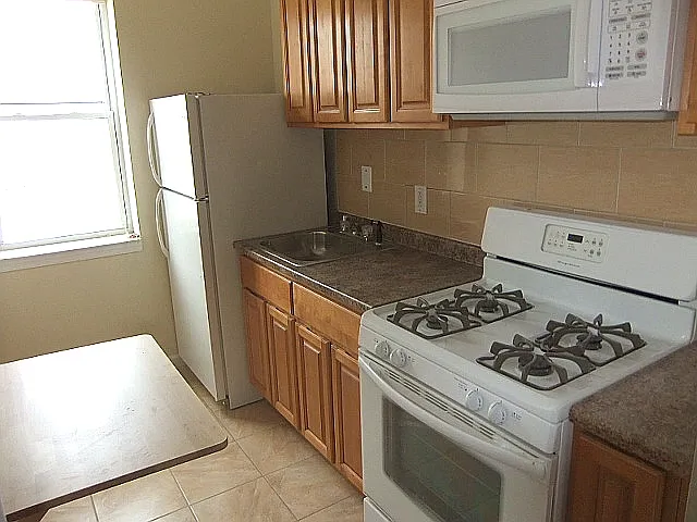 1 bed, 400 sqft, $840 — Photo 3