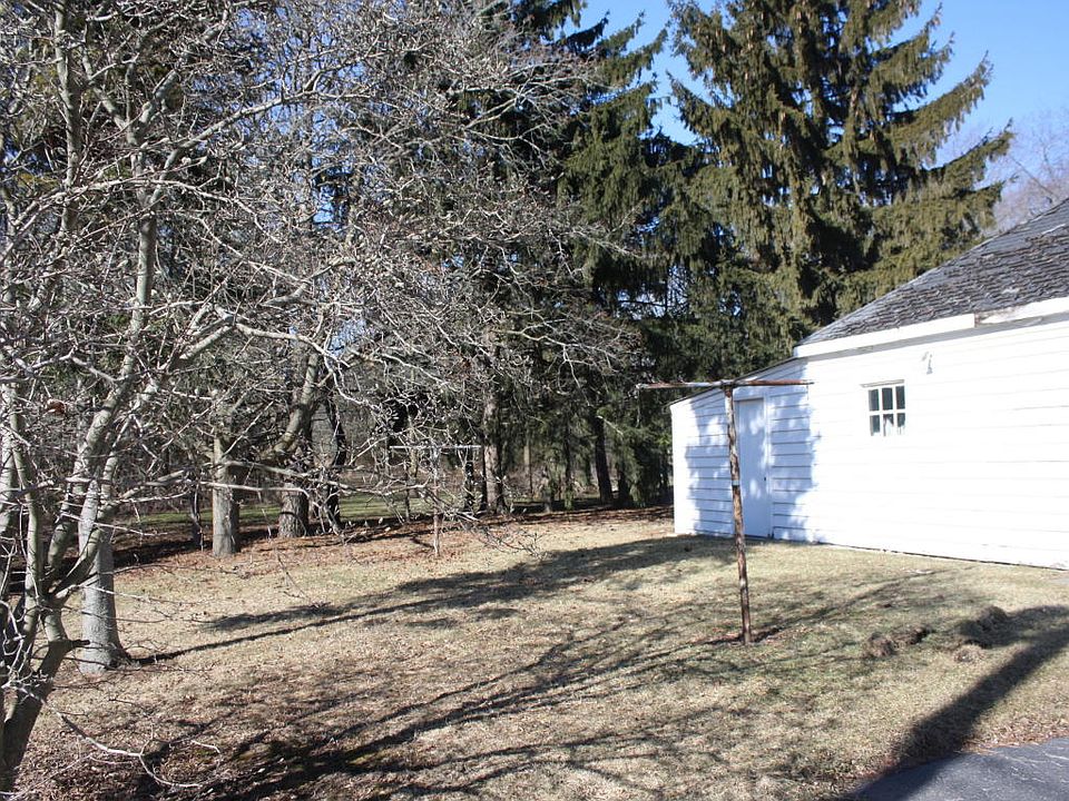 2nd image of 614 Newman Rd S