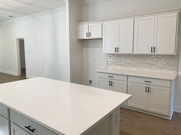 4th image of 4885 Bonneville St