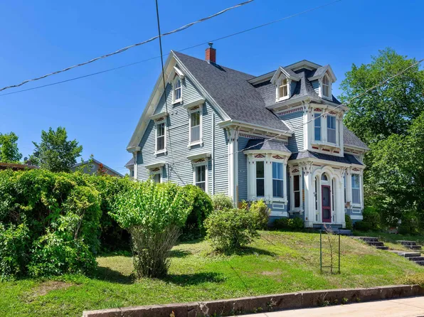 40 Pleasant St, Mahone Bay, NS B0J 2E0