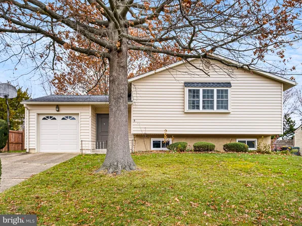 2 Calwell Dr, New Castle, DE 19720