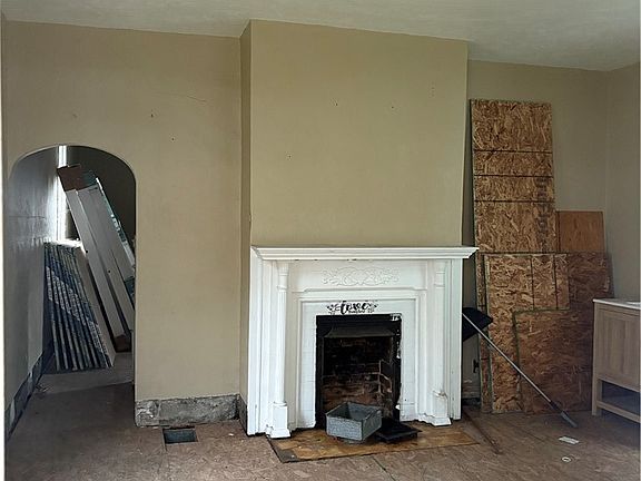 5th image of 946 Bank St