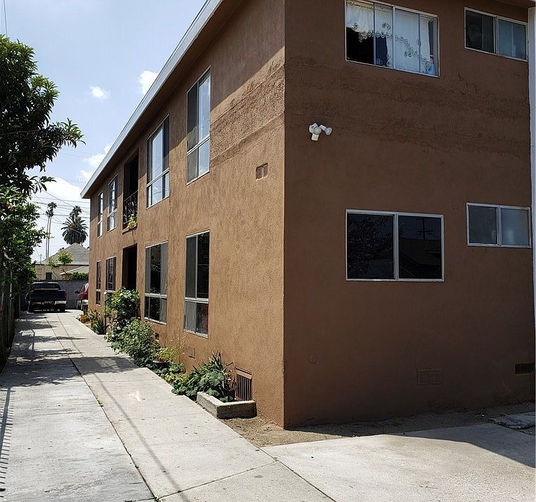 1st image of 702 E 42nd St APT 4