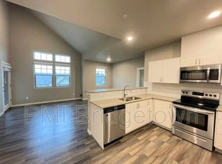 17124 SW Appledale Rd UNIT 404, Sherwood, OR