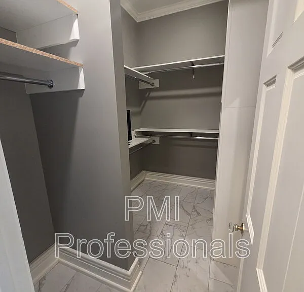401 E Main St — Photo 14