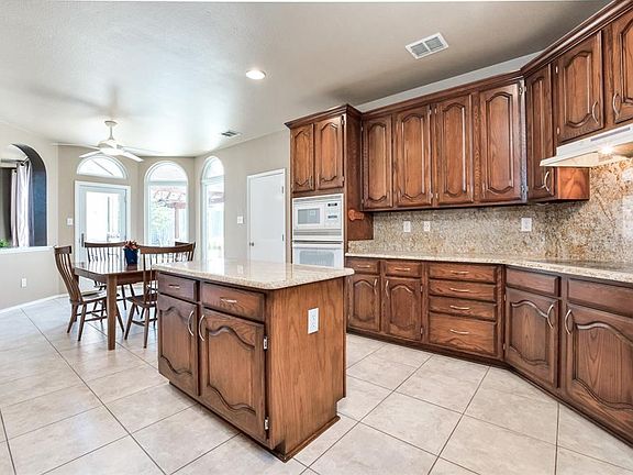3rd image of 1715 Bay Hill Dr