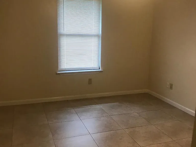 1216 Roundhill Dr — Photo 9