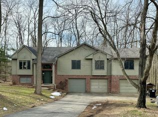 10834 Tree Line Dr, Pinckney, MI 48169