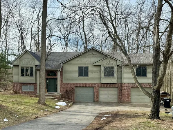 10834 Tree Line Dr, Pinckney, MI 48169