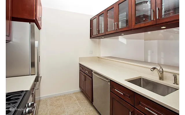 Rented by Douglas Elliman | media 23