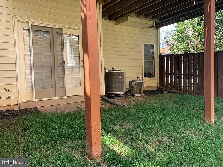 25937 Kirkwood Sq — Photo 43