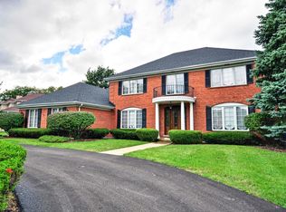 136 Saddle Brook Dr, Oak Brook, IL 60523