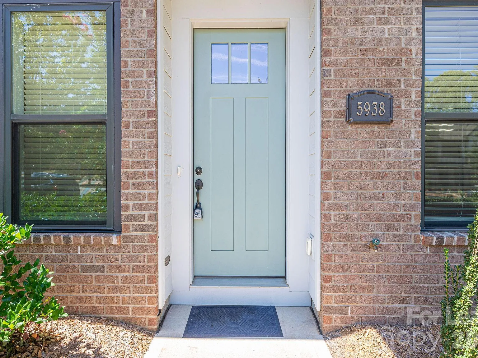 4 bed, 3.5 bath, 2048 sqft, $2,995 — Photo 3