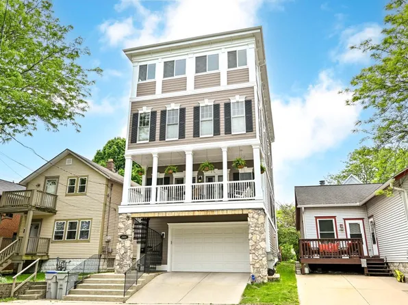 2425 South Superior STREET, Milwaukee, WI 53207