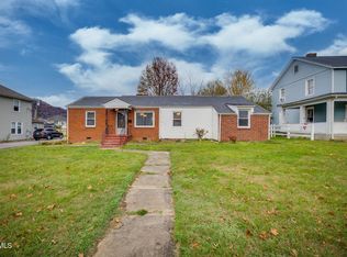 229 1st St, Erwin, TN 37650