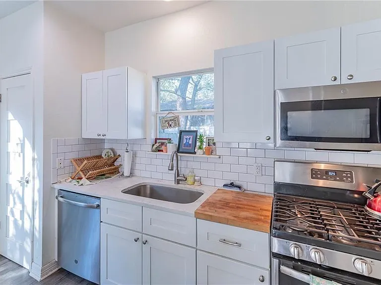 1198 E M Franklin Ave — Photo 14