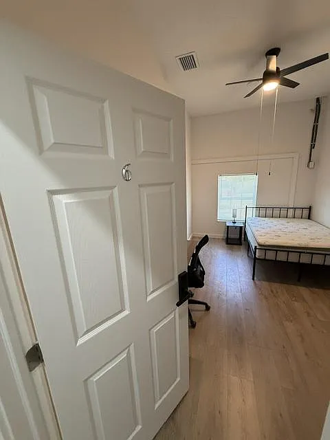 4 bed, 2.0 bath, 2100 sqft, $905 — Photo 3