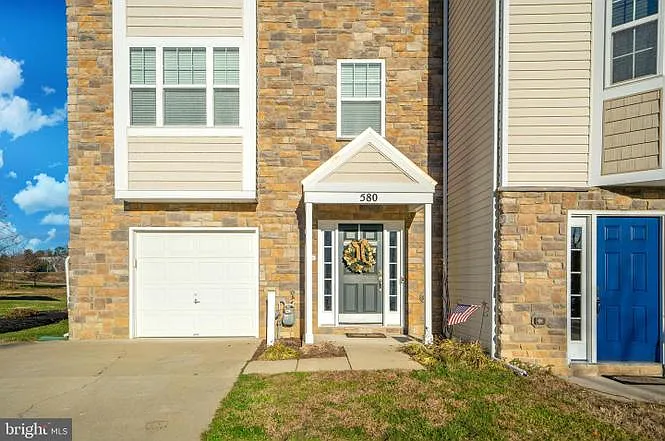 4 bed, 3.5 bath, 2795 sqft, $3,000 — Photo 2