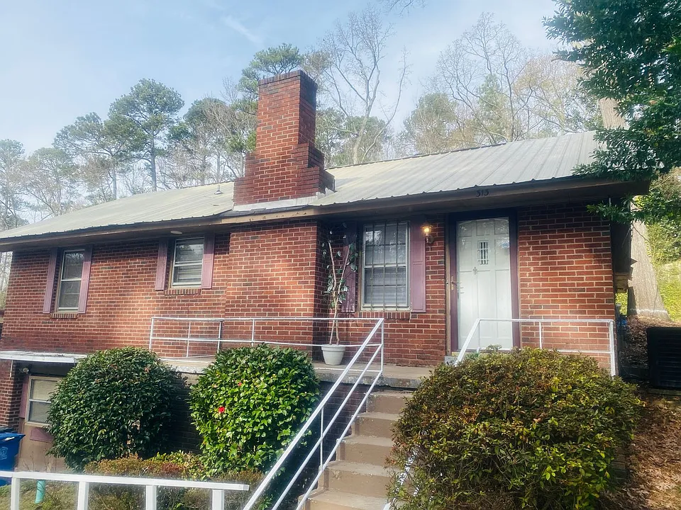 313 Myles Ave