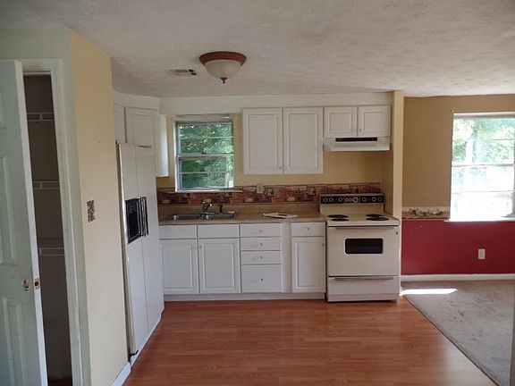 3rd image of 238 Salisbury Dr
