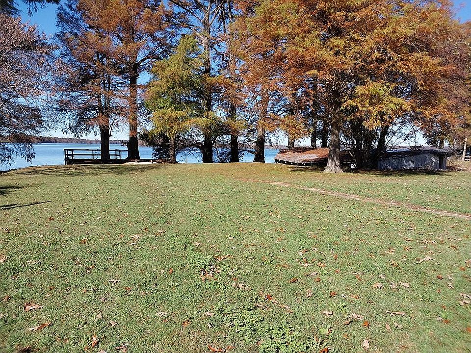 2nd image of 1497 Lake Dr