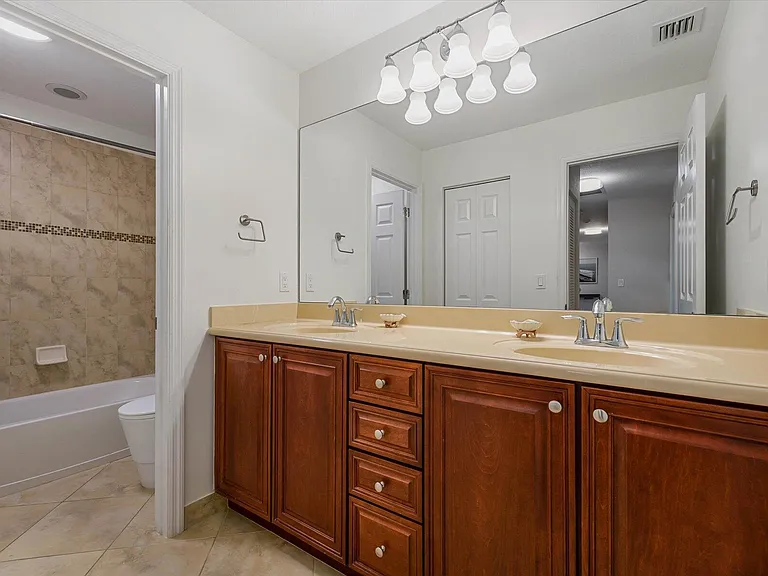 10731 Ivanhoe Ln — Photo 25