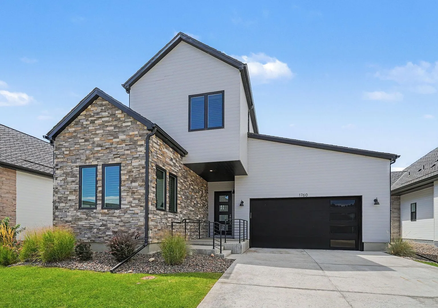 Luxury 3-Bedroom Home on Private Lake in Timnath — Photo 1