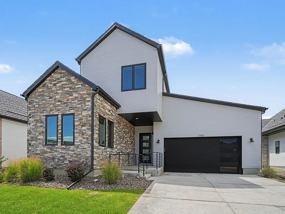 1760 Barefoot Dr