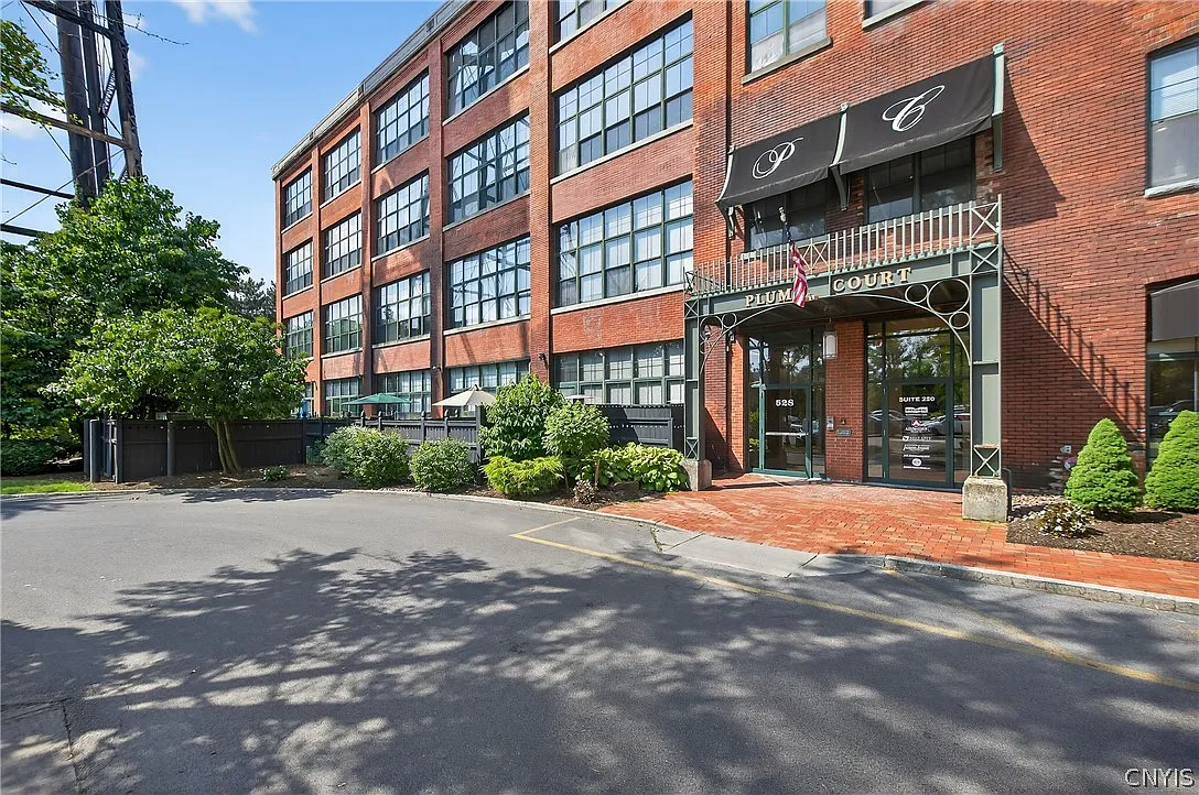 2 bed, 1.5 bath, 1136 sqft, $2,200 — Photo 1