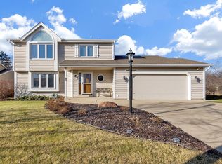 3905 S Cavendish Rd, New Berlin, WI 53151