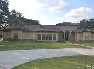 100 Lynx, Devine, TX 78016