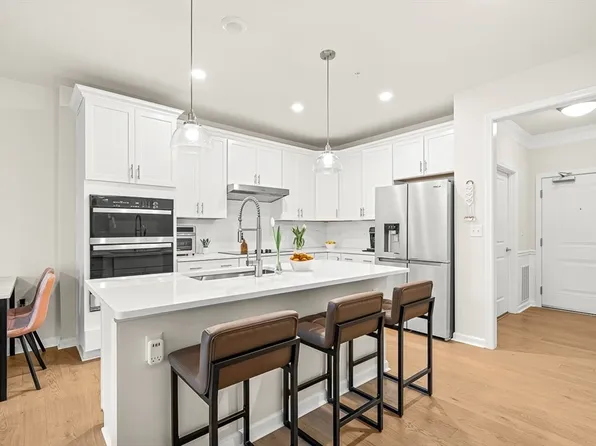 300 Martins Lndg #103, North Reading, MA 01864