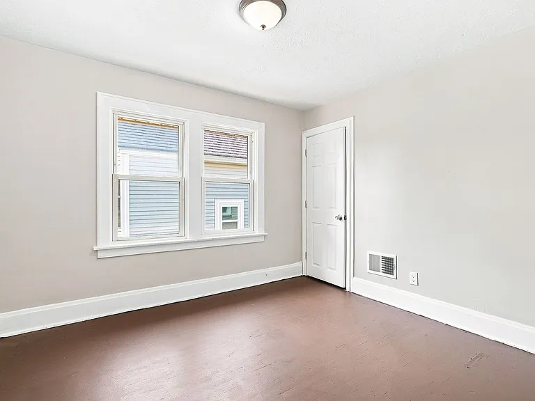 130 S Highland Ave — Photo 9