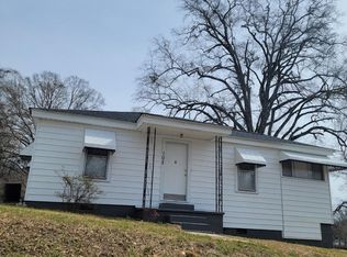 102 High St, Laurens, SC 29360