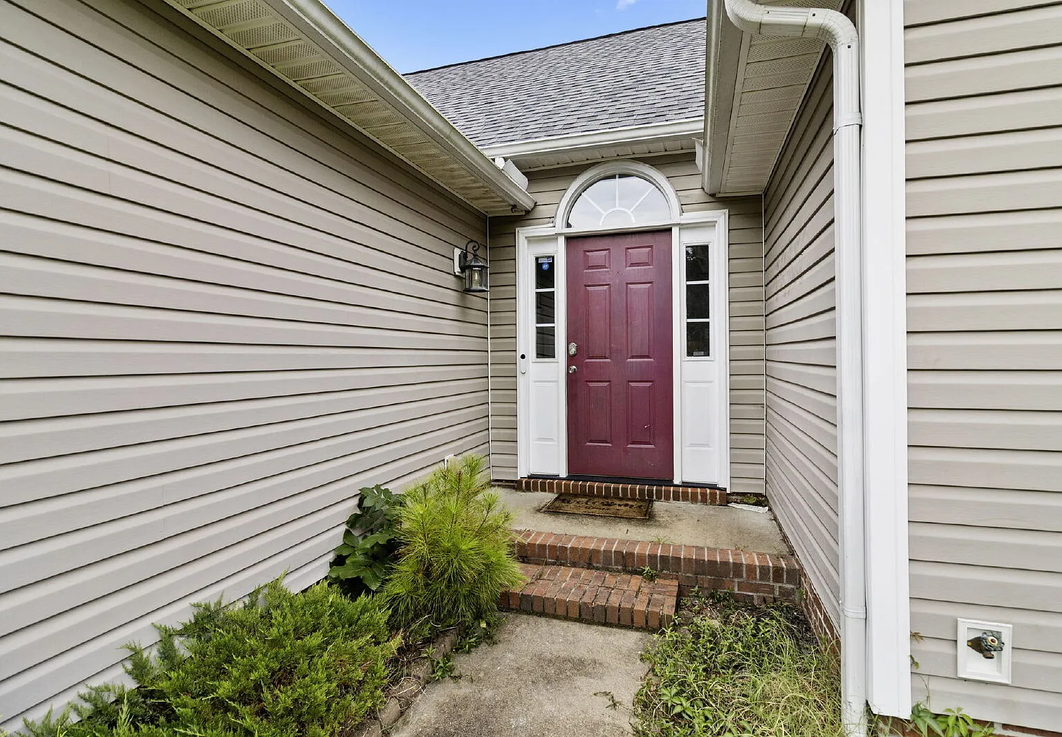 3 bed, 2.0 bath, 1643 sqft, $1,900 — Photo 4