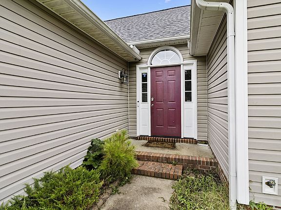 4th image of 111 Silverberry Ct