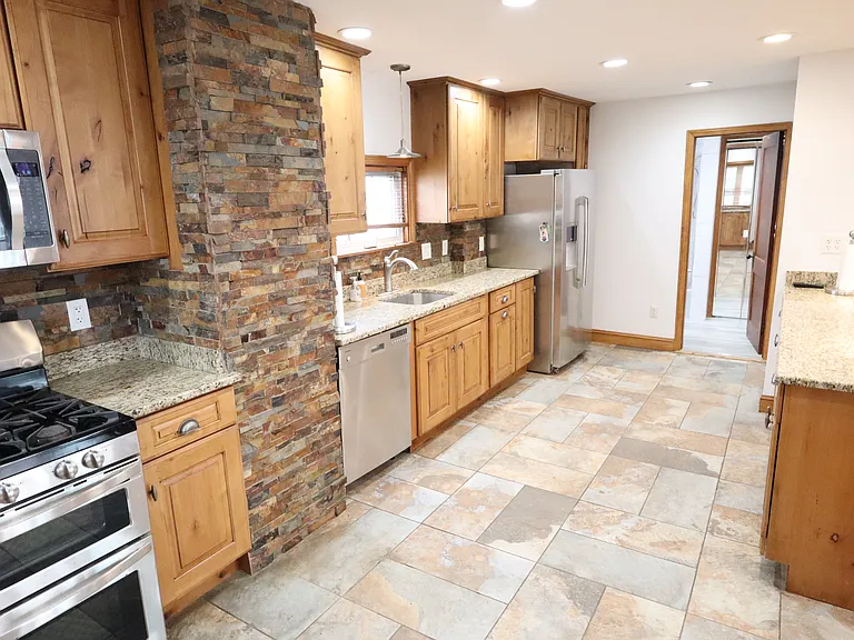 34R Rush St — Photo 2