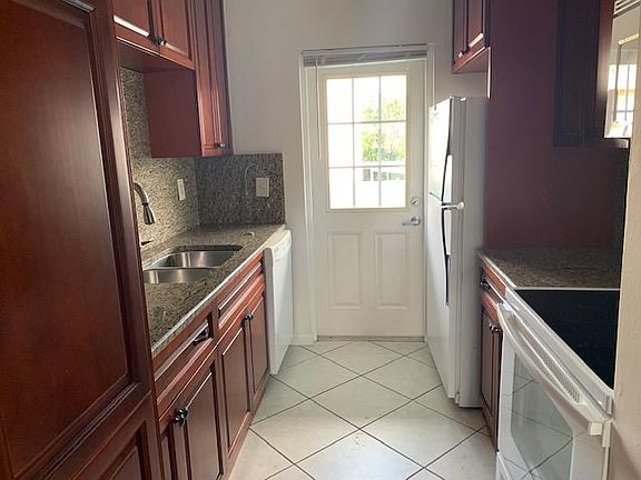 4th image of 222 N Federal Hwy APT 214