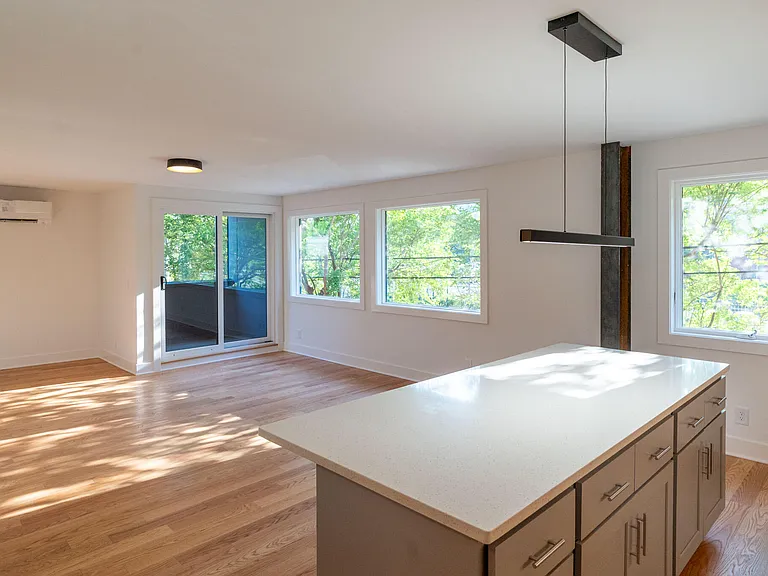 402 E Martin St — Photo 8