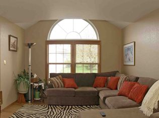 810 Edwards St, Monticello, IL 61856