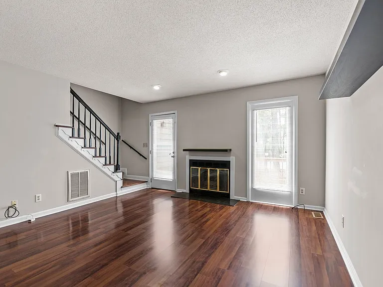 5624 Darrow Dr — Photo 9